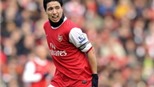 Arsenal chịu tổn thất lớn sau chiến thắng trước Huddersfield